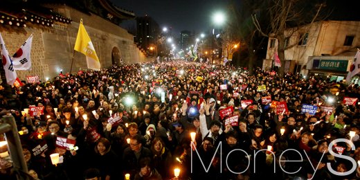 [머니S포토] 촛불들고 모인 민심, 청와대까지의 거리 불과 100M