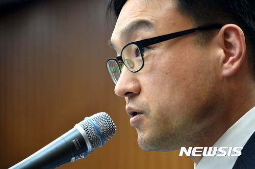 의무실장 감초주사 태반주사 백옥주사. 이선우 청와대 의무실장이 5일 오후 서울 여의도 국회에서 열린 박근혜 정부의 최순실 등 민간인에 의한 국정농단 의혹사건 진상규명을 위한 국정조사특별위원회에 출석해 질의에 답변하고 있다. /사진=뉴시스