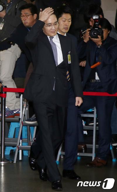 청문회 생중계 일정. 이재용 삼성전자 부회장이 6일 오전 국정조사 청문회 출석을 위해 국회 본청으로 들어서고 있다. /사진=뉴스1(사진공동취재단)