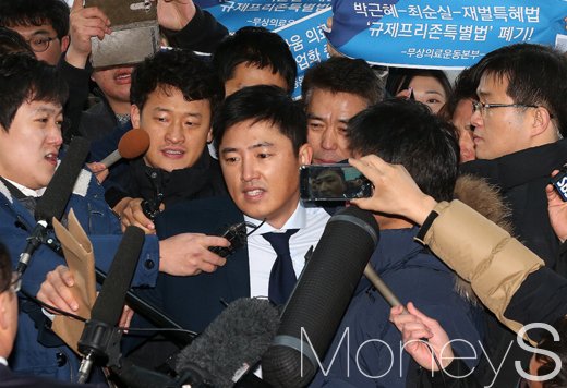 [머니S포토] 국조특위 출석 고영태 