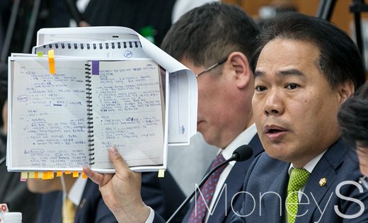 [머니S포토] 세월호 참사 질의하는 이용주 국회의원