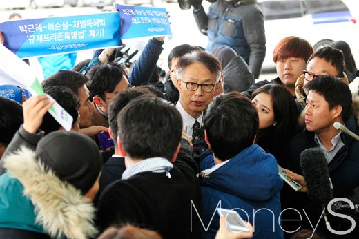 정현식 전 K스포츠재단 사무총장(가운데). /사진=사진공동취재단