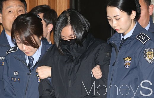 [머니S포토] 최순실씨 조카 장시호, 국조특위 청문회 출석한 가운데…