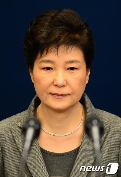 박근혜 대통령 탄핵 표결. 박근혜 대통령이 지난달 29일 제3차 대국민 담화를 발표하기 위해 청와대 춘추관으로 들어서고 있다. /사진=뉴스1