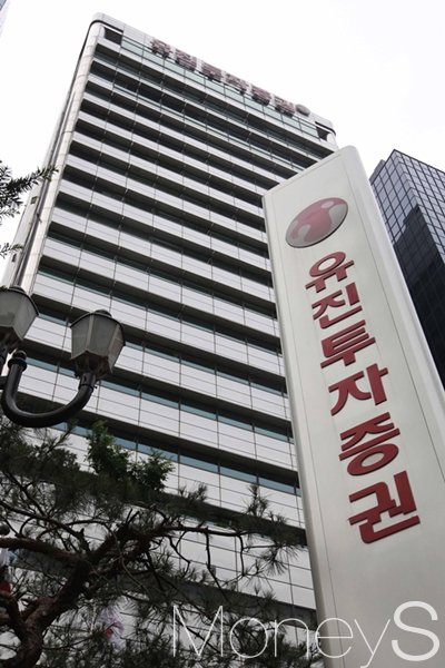 유진투자증권은 지난 9일 연말을 맞아 어려운 이웃들이 따뜻한 겨울을 보낼 수 있도록 연탄 1만장을 영등포구 자원봉사센터에 기부했다. /사진=머니S DB