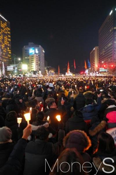 8차 촛불집회. 사진은 지난 7차 광화문 촛불집회 /사진=서대웅 기자