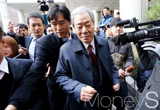 [머니S포토] 국정농단 첫 재판 후, 