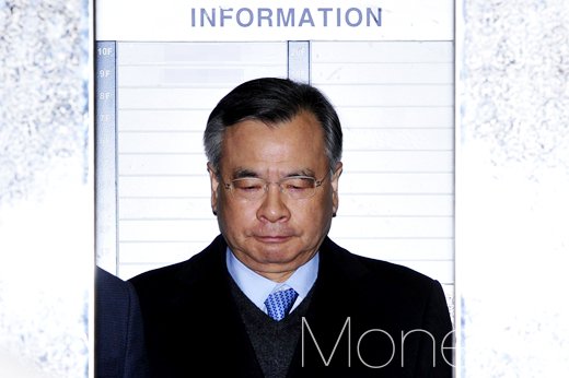 [머니S포토] 본격 수사 착수한 박영수 특검팀, 그를 향한 국민의 시선