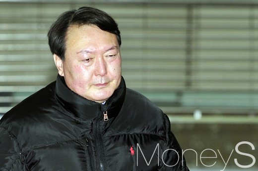 [머니S포토] 본격 가동 특검, '어깨 무거운 윤석열 수사팀장'