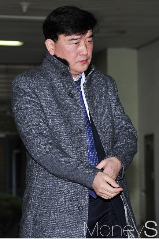 [머니S포토] 본격 가동 특검팀, 출근하는 이용복 특검보