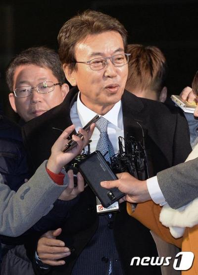 정우식. 정윤회 아들. 사진은 정윤회씨가 지난 2014년 12월 서울 서초구 서울지방검찰청을 나서고 있다. /사진=뉴스1
