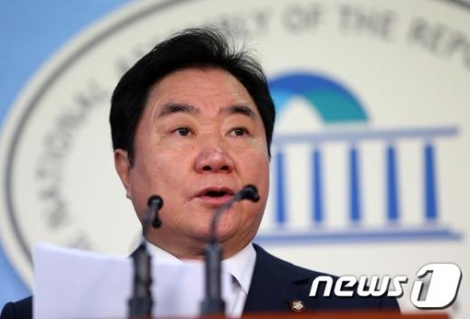 세월호 진실. 이석현 민주당 의원 지난 8일 국회에서 기자회견을 열고 있다. /사진=뉴스1