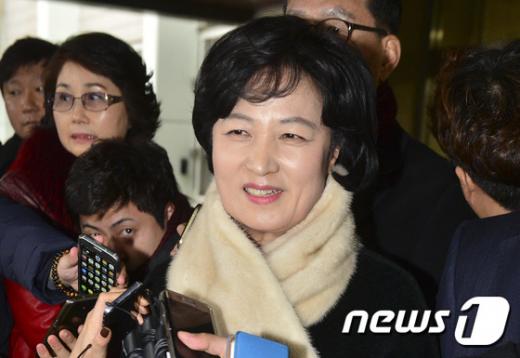 추미애. 추미애 민주당 대표가 오늘(23일) 오후 서울 광진구 동부지방법원에서 열린 선거법 위반 혐의 관련 공판을 마친 후 취재진의 질의에 답하고 있다. /사진=뉴스1