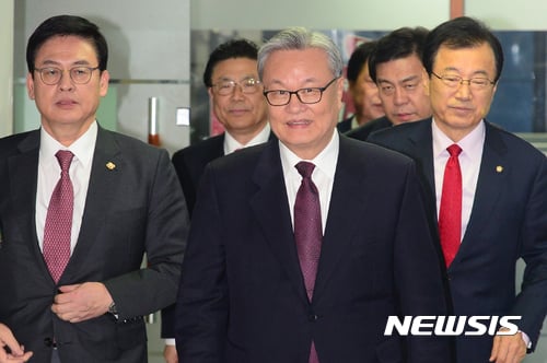 새누리당 기자실 들어서는 인명진 목사. /사진=뉴시스