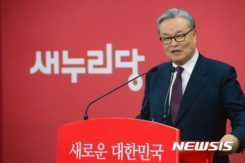 새누리당 비상대책위원장에 내정된 인명진 목사가 23일 오후 서울 영등포구 여의도 새누리당 당사에서 열린 기자간담회에 참석해 취재진 질문에 답변하고 있다. /사진=뉴시스