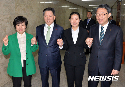 [속보] 국민의당, 원내대표 경선 투표중… '호남 4선' 주승용 vs '친 안철수' 김성식