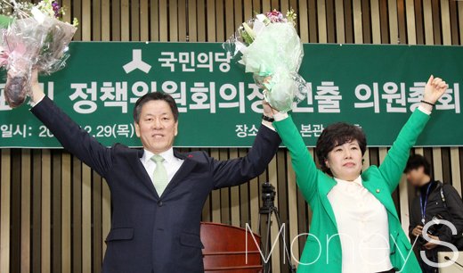 [머니S포토] 국민의당 신임 원내대표, 호남출신 4선 주승용 선출