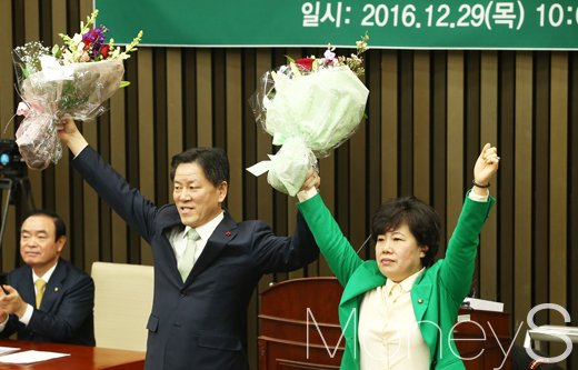[머니S포토] 국민의당 새 원내사령탑 자리, 결국 호남 주승용에게 돌아가