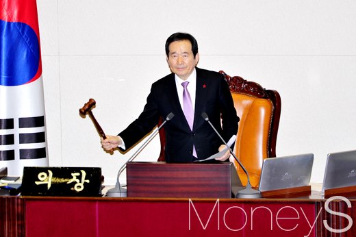 [머니S포토] 국회, '4당 체제 후 첫 본회의' 개의