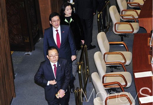 [머니S포토] 국회 좌석배치 변경, '중앙에서 우측으로 바뀐 새누리당'