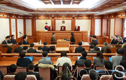 [헌재 탄핵심판] 대통령 측, 수사기록 검토 1주일 이상 걸려(속보)