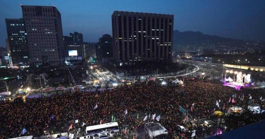 2016년 12월24일 저녁 서울 광황문에서 열린 9차 촛불집회./사진=머니투데이