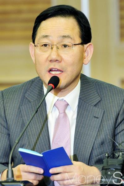 신당 오늘 발기인대회. 주호영 개혁보수신당 원내대표가 지난달 27일 서울 영등포구 국회에서 열린 의원총회에서 취재진의 질문에 답하고 있다. /사진=임한별 기자