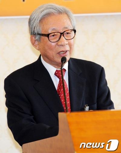 서석구 변호사. 사진은 한완상 서울대학교 명예교수. /자료사진=뉴스1