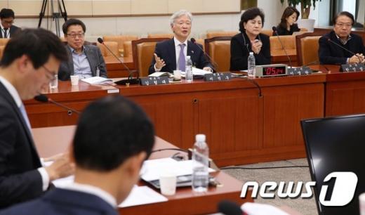 서석구 변호사 김현정의 뉴스쇼. 지난 2015년 11월 서울 여의도 국회 법제사법위원회에서 열린 사형 폐지에 관한 공청회에서 진술하고 있는 서석구 변호사. /자료사진=뉴스1