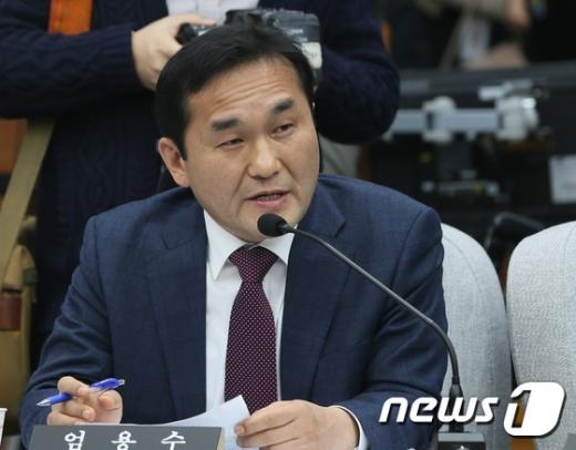 엄용수 국회의원. 조윤선 블랙리스트. 엄용수 새누리당 의원이 지난 9일 7차 청문회에서 질의를 하고 있다. /사진=뉴스1