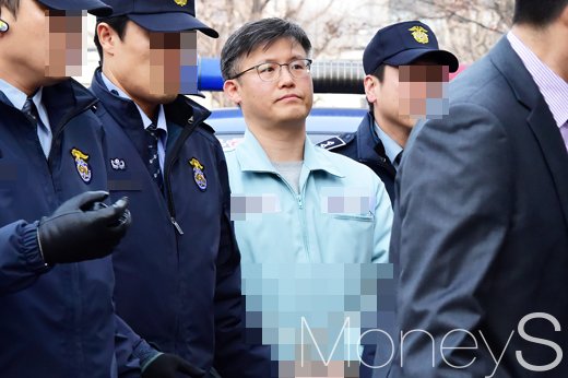 [머니S포토] 탄핵심판 7차 변론 출석한 정호성 전 비서관