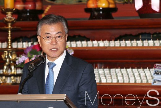 [머니S포토] 정유년 신년하례법회 축사 전하는 대권잠룡 문재인