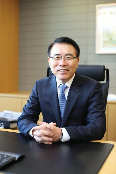 뺴 