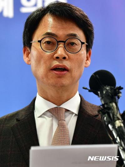 특검 청와대서 철수. 청와대 압수수색. 사진은 이규철 특검보. /사진=뉴시스