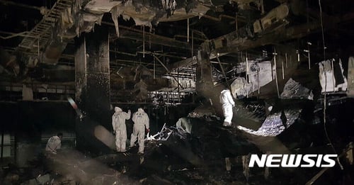 동탄 메타폴리스 화재. 동탄 화재. 지난 5일 경기 화성 동탄 메타폴리스에서 과학수사대 대원들이 전날 발생한 화재에 대한 현장감식을 벌이고 있다. /사진=뉴시스(화성동부경찰서 제공)