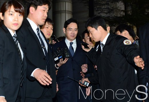 [머니S포토] 근심 가득한 삼성전자 이재용 부회장