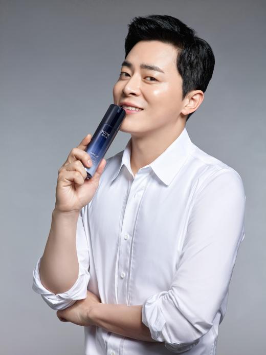 아이오페 맨 모델 조정석