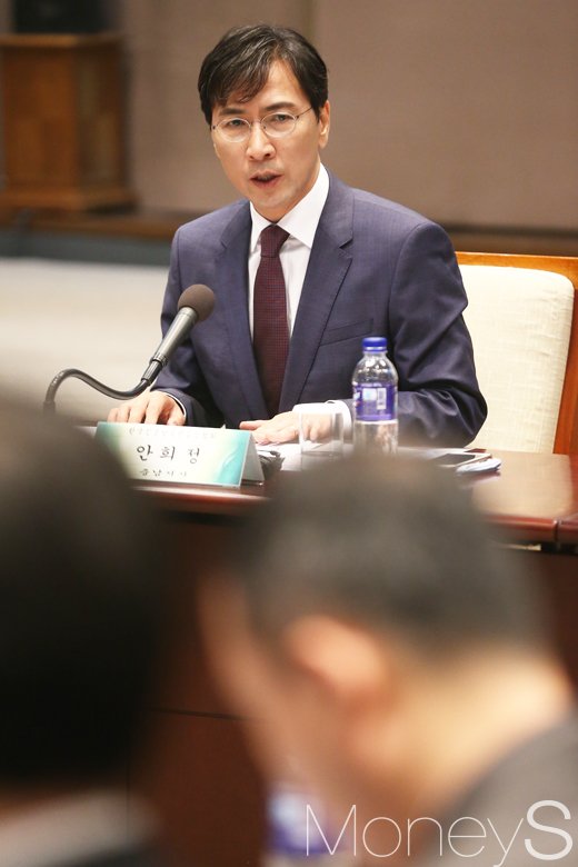 [머니S포토] 안희정 