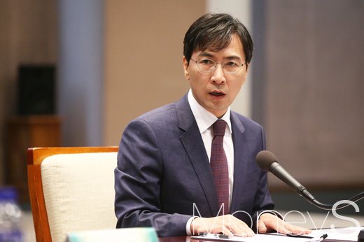 [머니S포토] 문재인 추격하는 안희정
