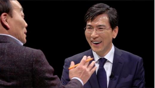 썰전 안희정. 안희정 충남지사가 JTBC 시사프로그램 썰전에 출연했다. /사진=JTBC 제공
