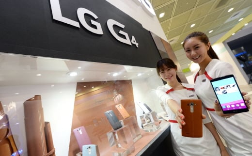 LG전자가 기존 프리미엄 전략 스마트폰 G4와 V10에 대한 운영체제(OS) 업데이트를 진행한다. /사진=LG전자