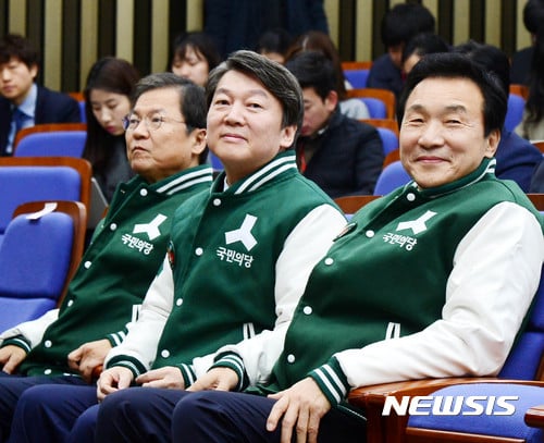 국민의당 경선룰. 국민의당 대선주자인 천정배 전 대표, 안철수 전 공동대표, 손학규 국민주권개혁회의 의장(왼쪽부터). /자료사진=뉴시스
