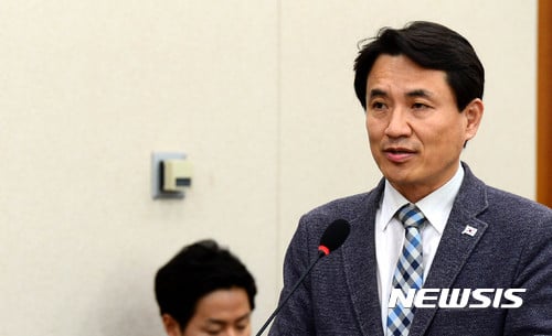 특검 오늘 수사결과 발표. 김진태 자유한국당 의원. /자료사진=뉴시스