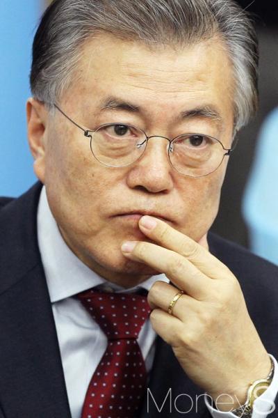 이재명 문재인. 사진은 문재인 전 더불어민주당 대표. /사진=임한별 기자