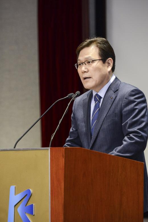 7일 오전 여의도 한국수출입은행 본점에서 열린 제 19대 한국수출입은행장 취임식에서 최종구 신임 수출입은행장이 취임사를 발표하고 있다. /사진=수출입은행 제공