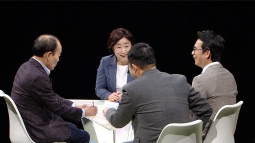 썰전 심상정. 사진은 심상정 정의당 대표(가운데). /사진=JTBC 제공