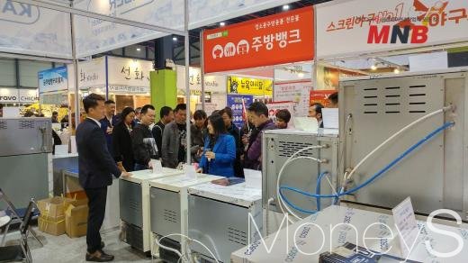 ▲ 중국 외식업체 관계자들이 프랜차이즈산업박람회를 찾았다. (사진=강동완 기자)