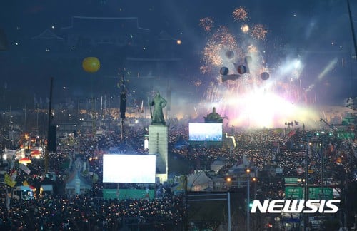 촛불집회 콘서트. 20차 촛불집회가 11일 오후 서울 광화문 광장에서 열렸다. /자료사진=뉴시스