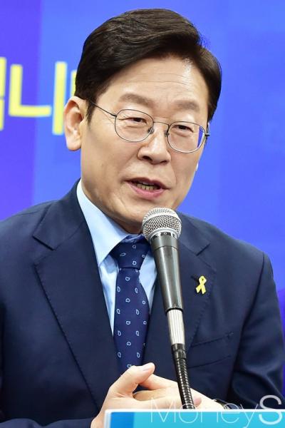 촛불집회 후원계좌. 사진은 이재명 성남시장. /사진=임한별 기자