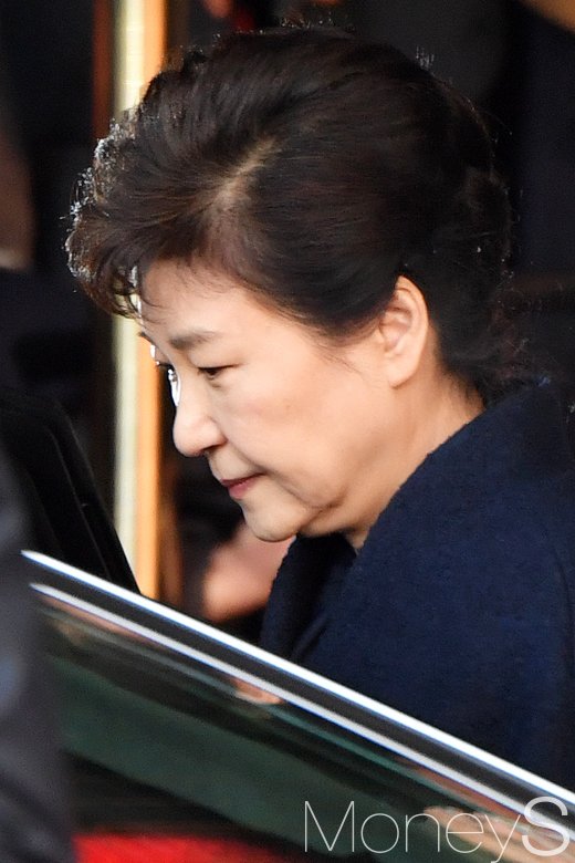 [머니S포토] 22시간의 검찰 조사 그리고 박근혜